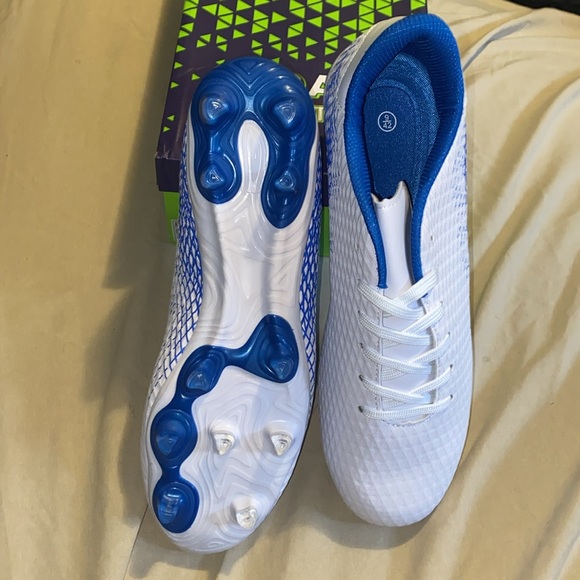MENS SOCCER CLEATS - (New Without Tag) - Picture 2 of 5